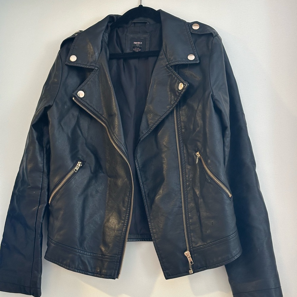 Girls XL FOREVER 21 vegan Leather jacket 13/14 EUC